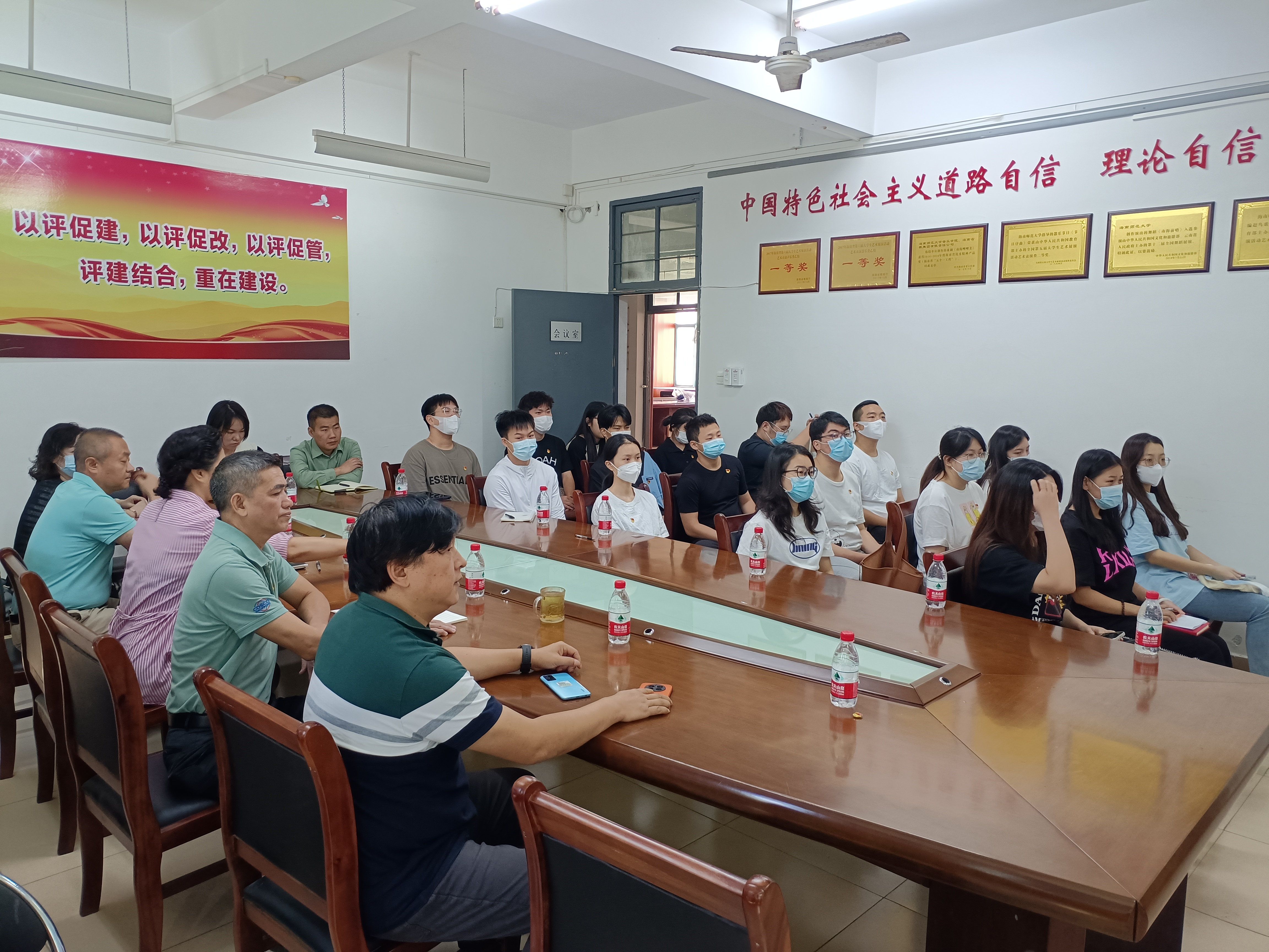 乐玩（中国）师生热切关注党的二十大开幕