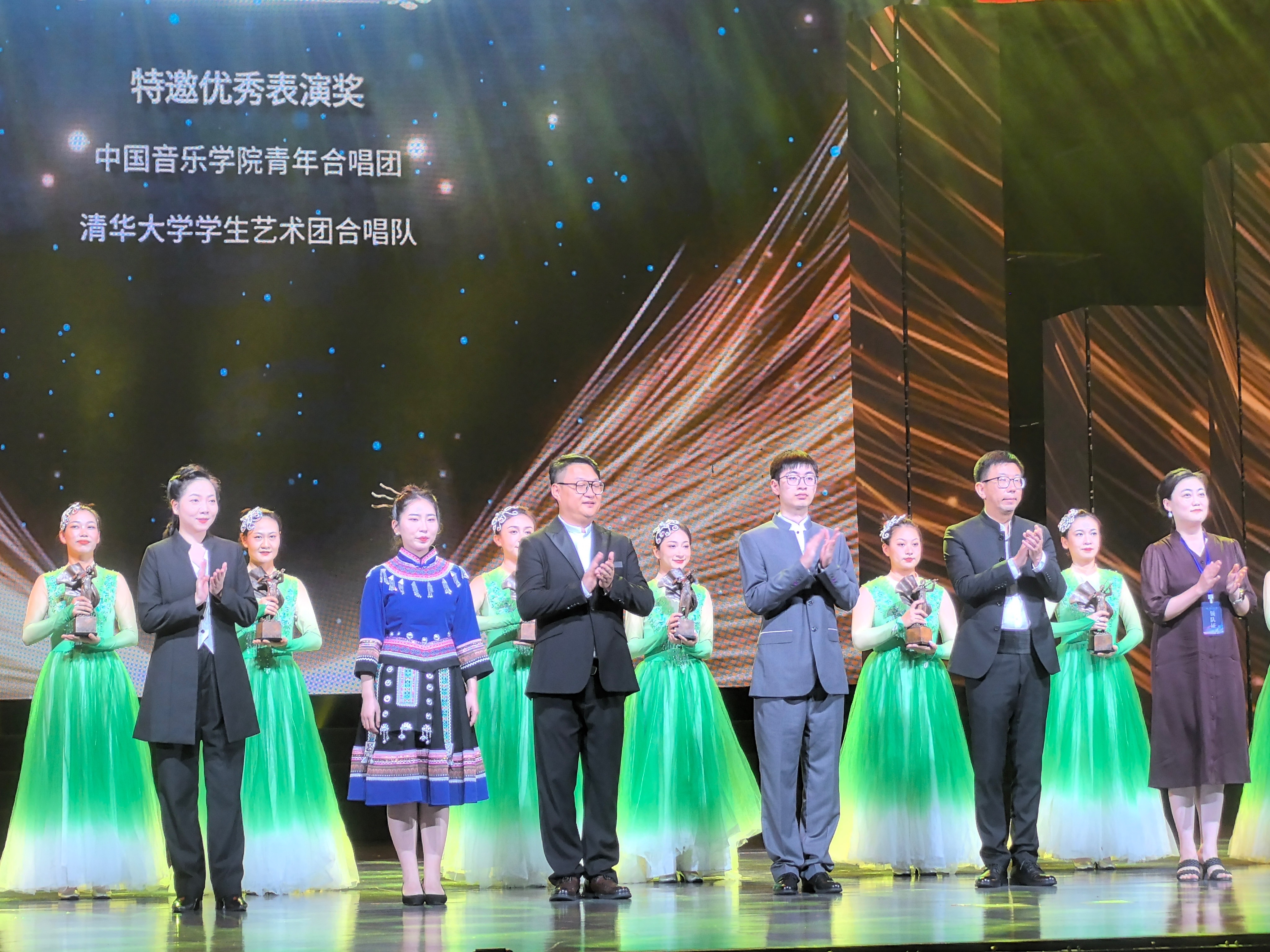 乐玩（中国）蓝韵合唱团受邀赴云南玉溪“聂耳杯”  大学生合唱展演并获奖