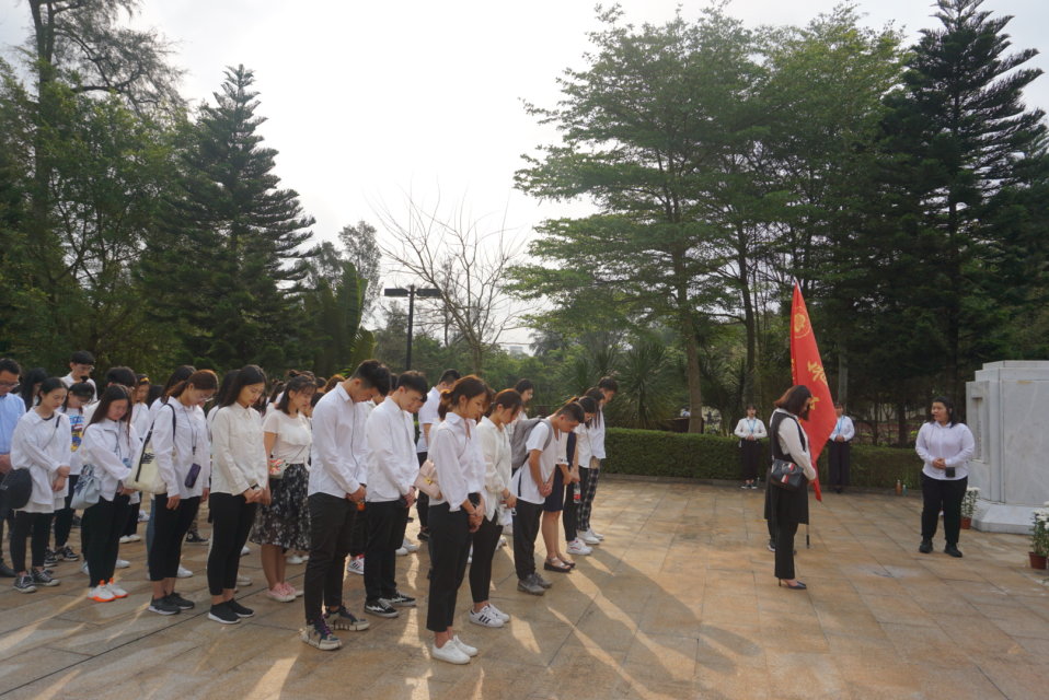 乐玩（中国）学生党支部赴金牛岭开展清明公祭革命烈士活动