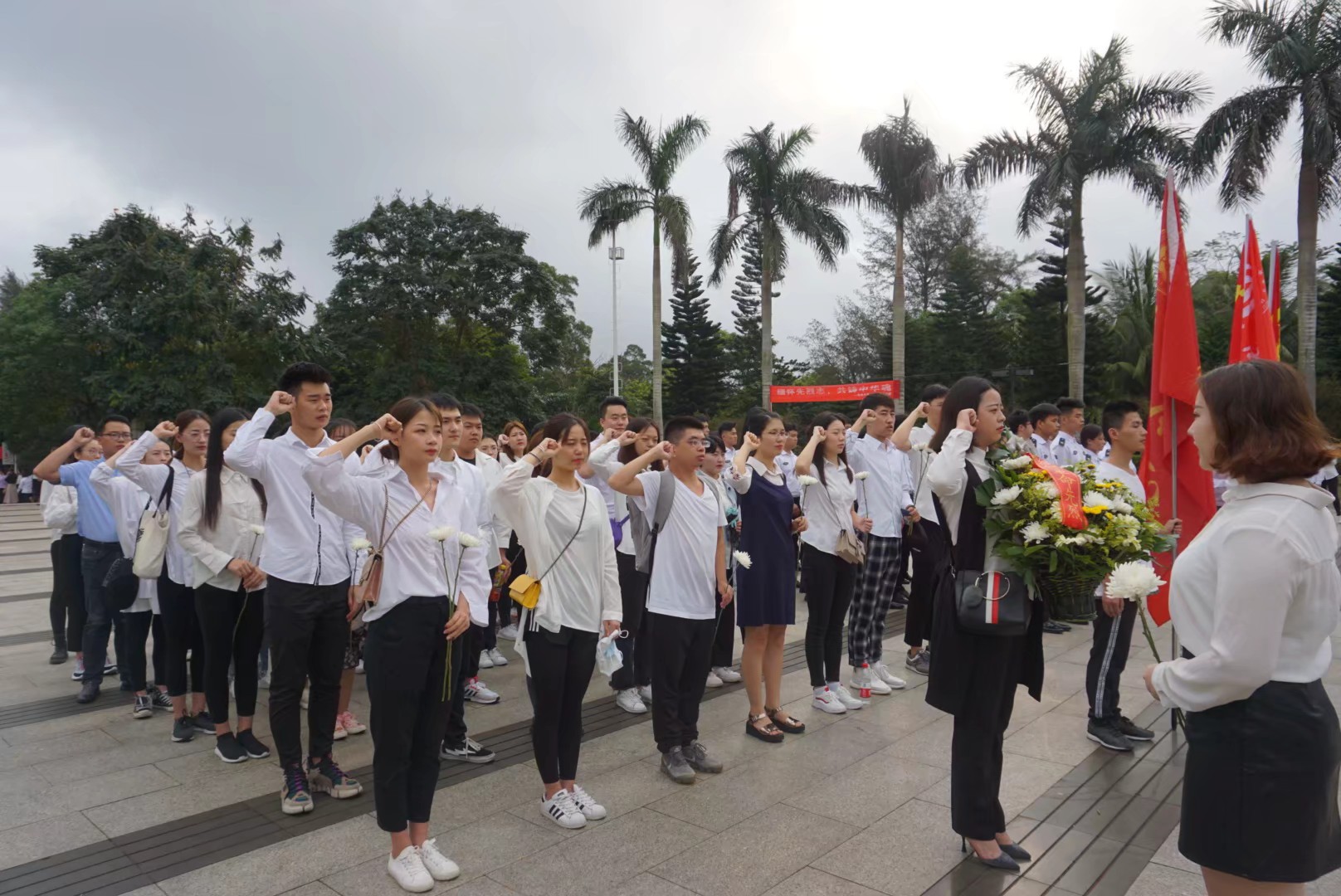 乐玩（中国）学生党支部赴金牛岭开展清明公祭革命烈士活动