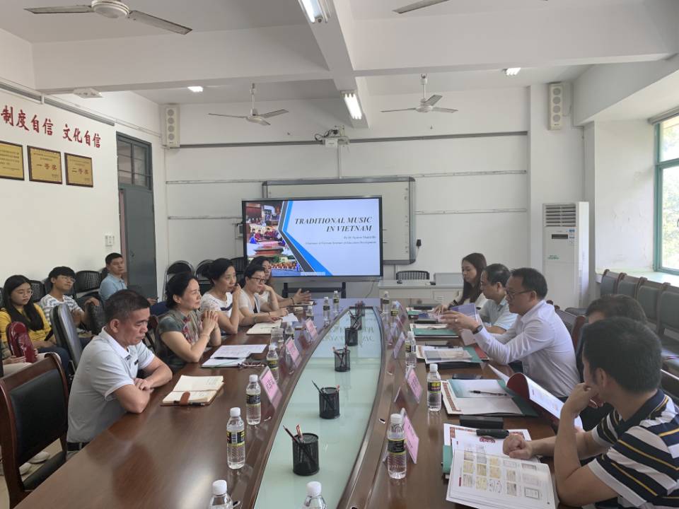 越南教育发展院主席阮清河博士应邀赴乐玩（中国）开展座谈会
