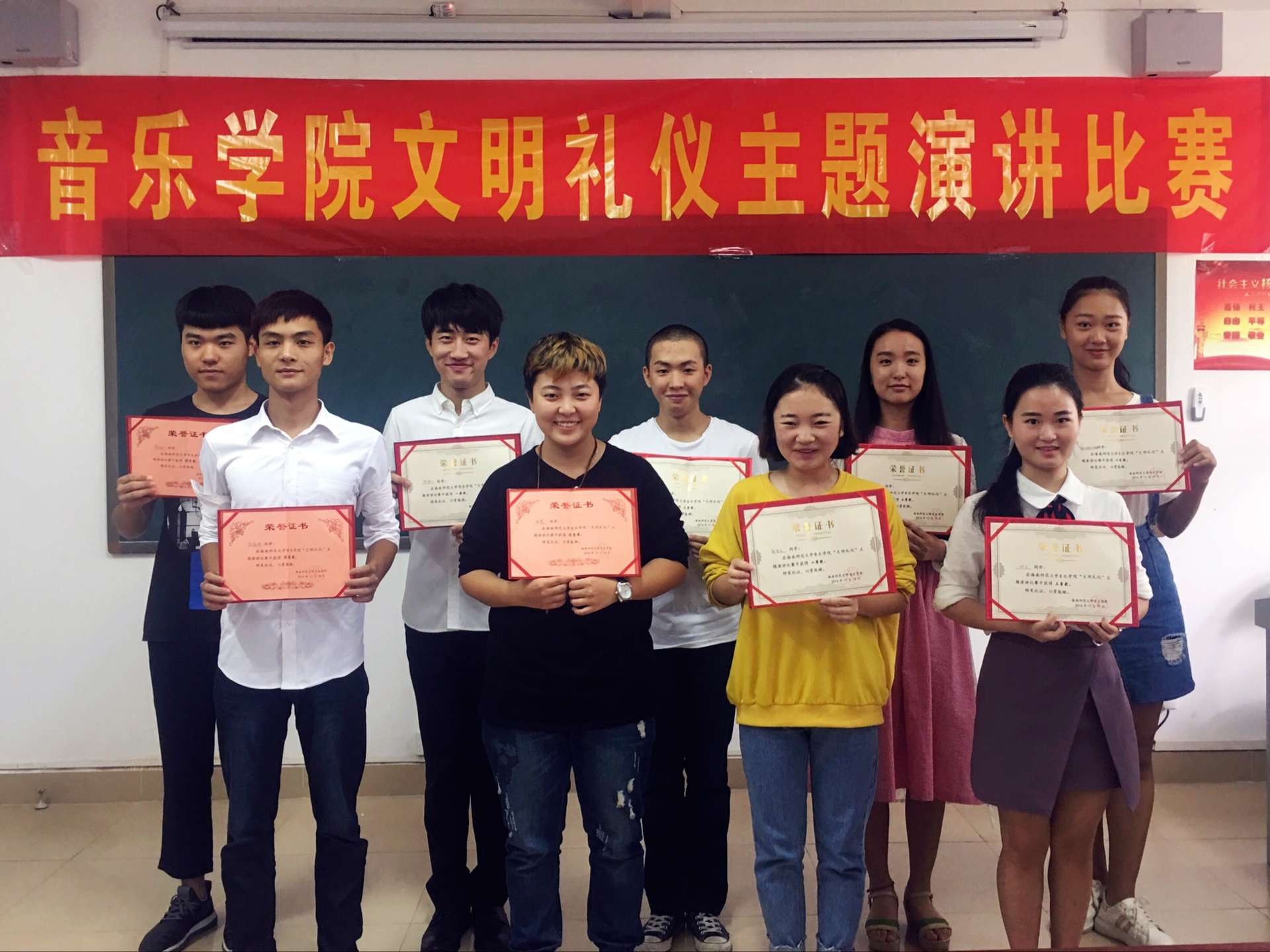 乐玩（中国）举办文明礼仪主题演讲比赛