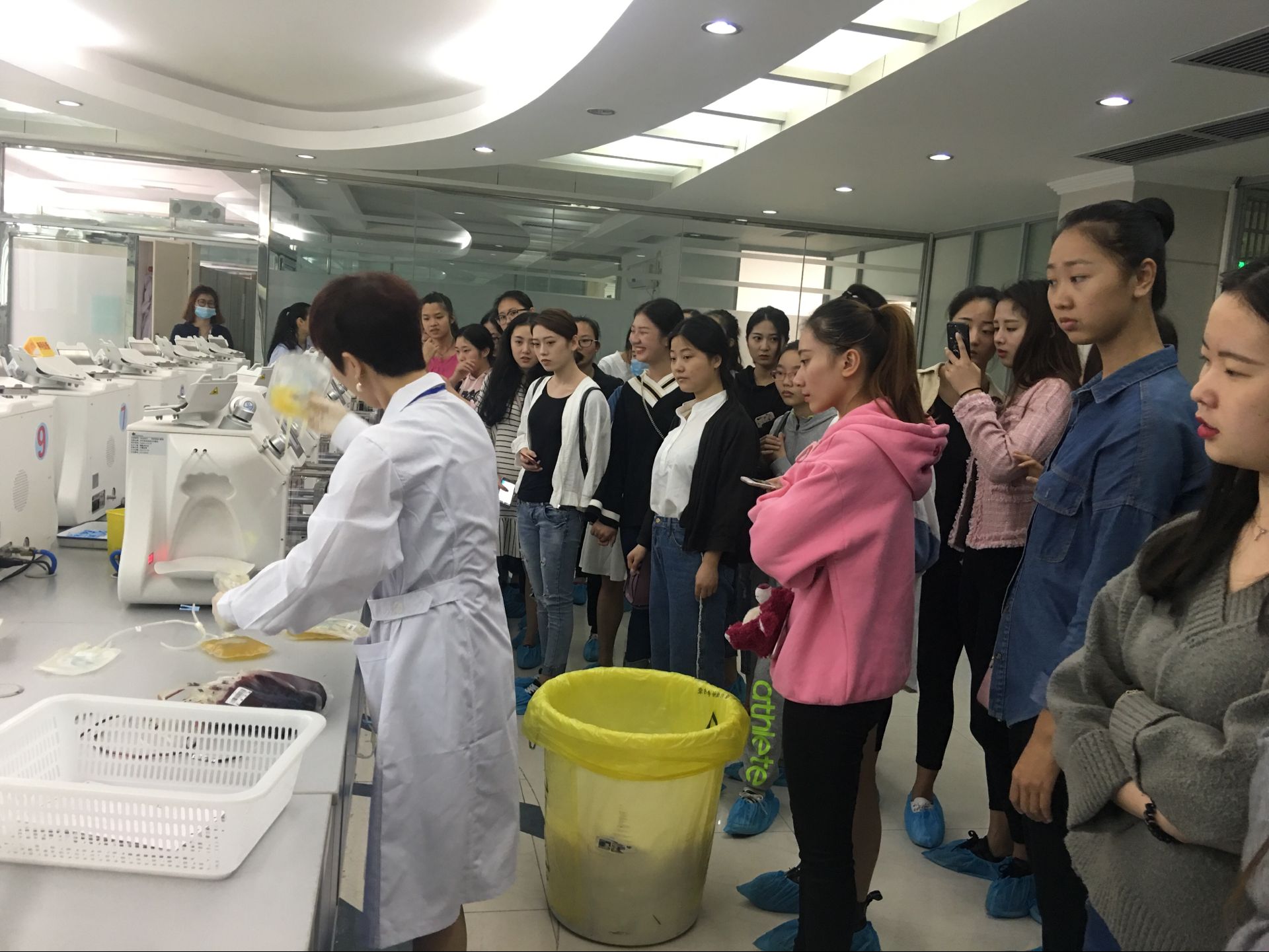 我院青年志愿者走进海口红十字血液中心