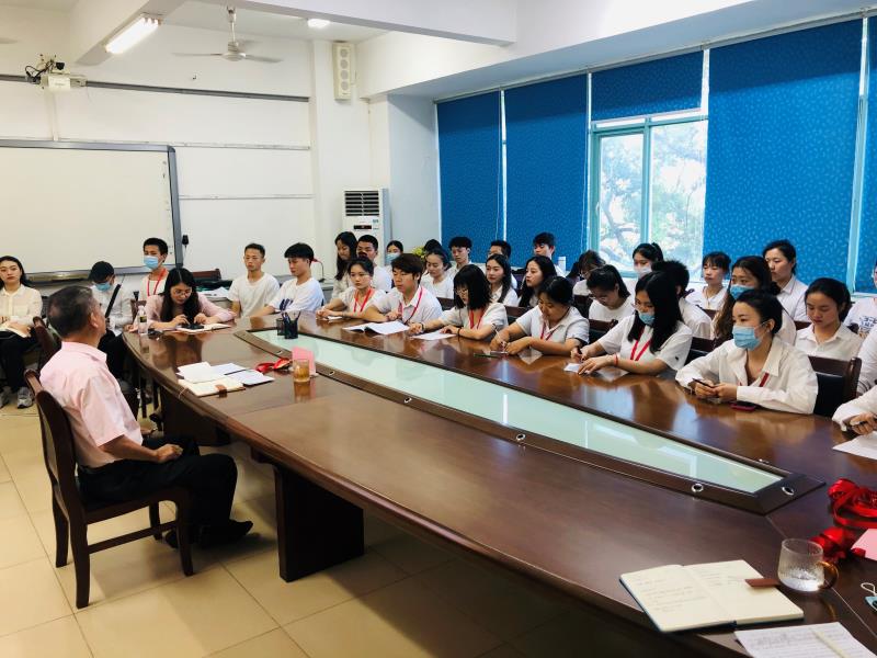 乐玩（中国）学生党支部开展全国两会、省委员七届八次会议精神专题党课学习活动