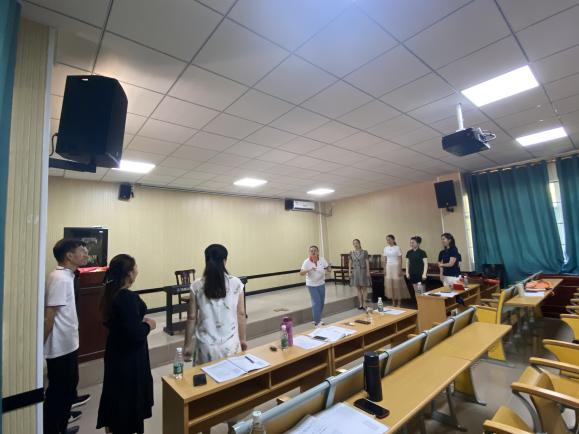 乐玩（中国）师生推进“椰苗美育行动计划”进白沙