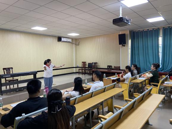 乐玩（中国）师生推进“椰苗美育行动计划”进白沙