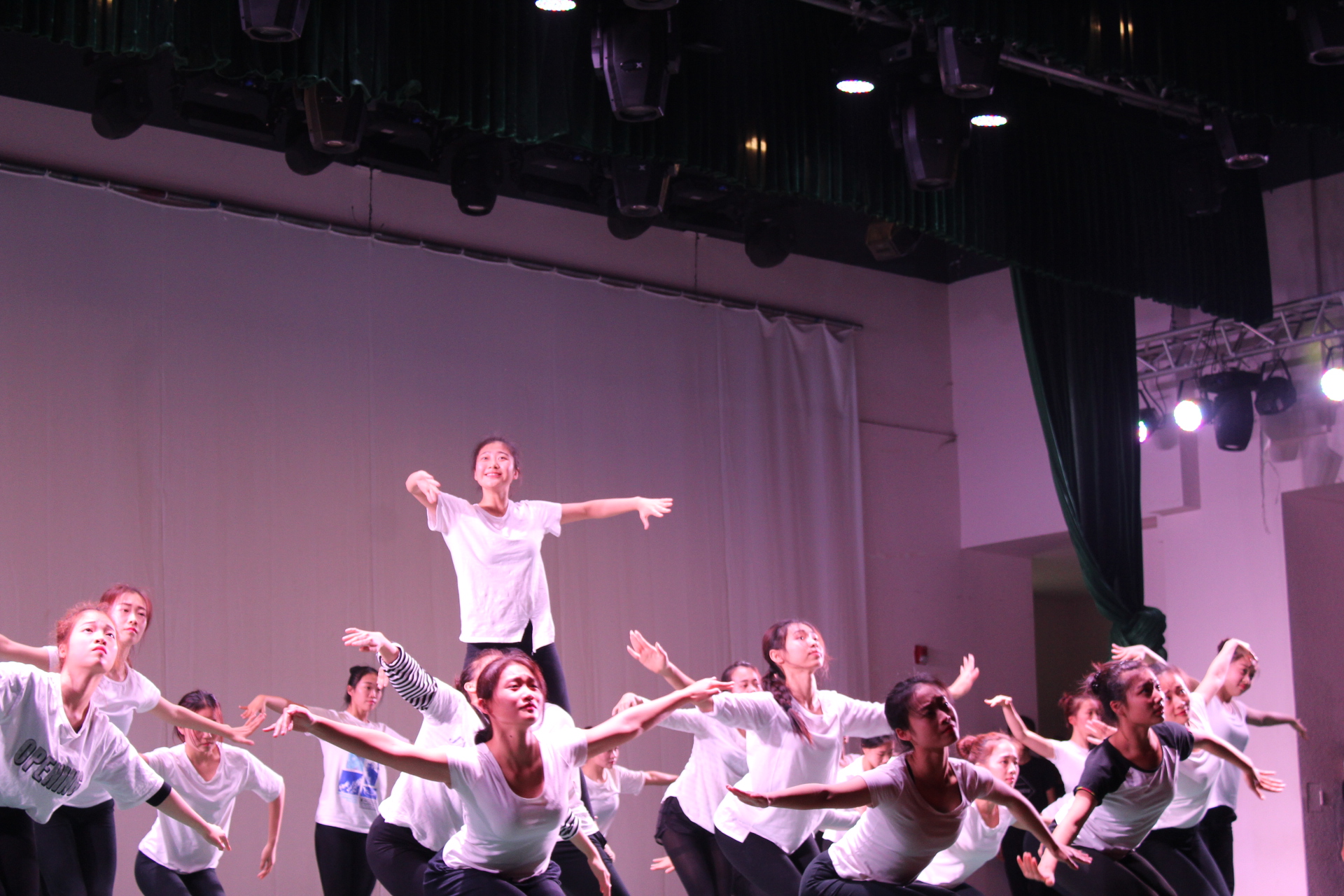 校领导到乐玩（中国）审核“同心的力量”专场文艺演出