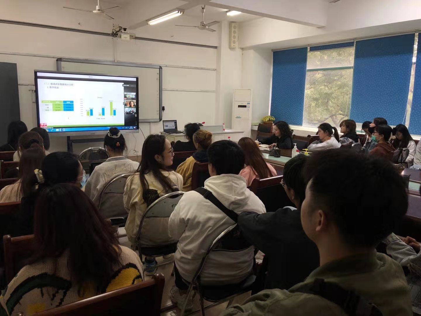乐玩（中国）邀请尹爱青教授为学生讲学