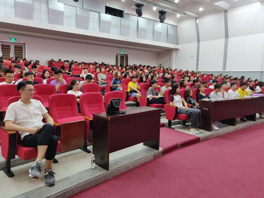 乐玩（中国）举办2018级新生入党启蒙教育专题讲座