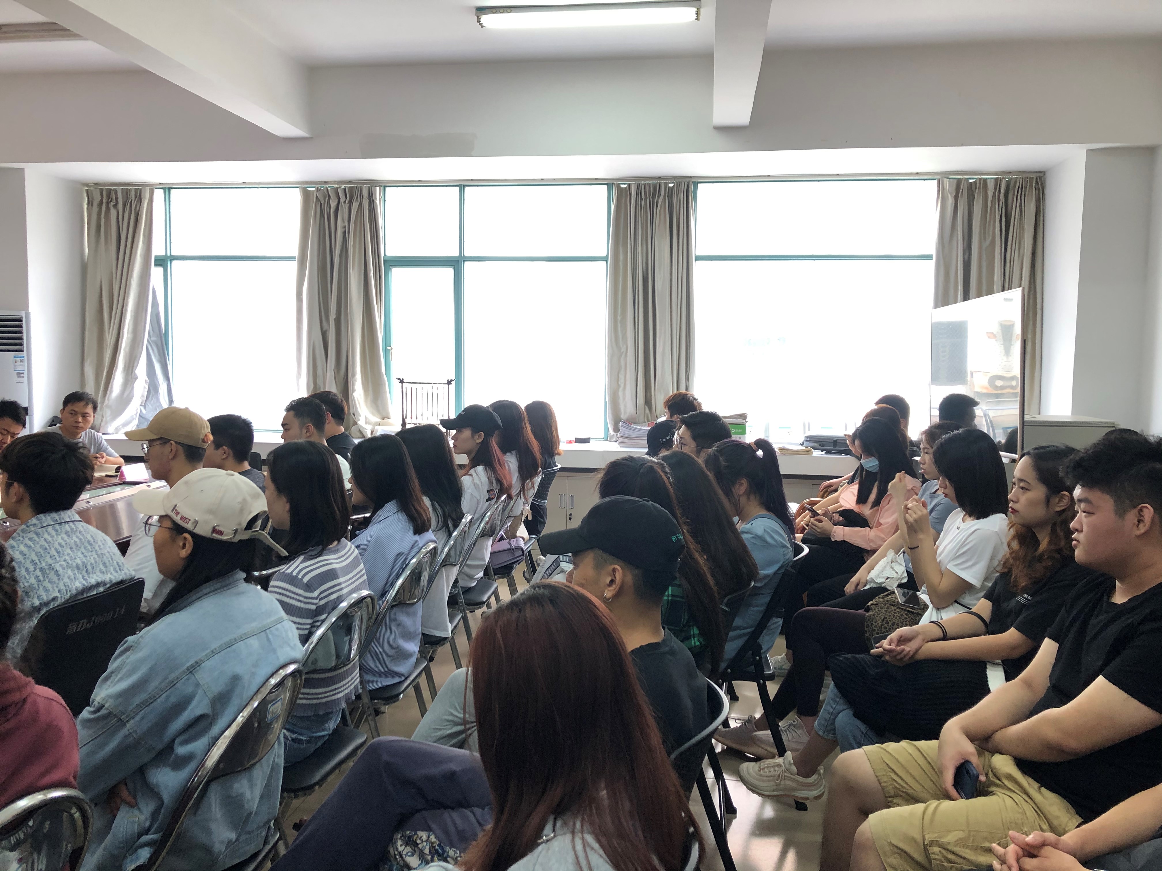 乐玩（中国）召开学生安全工作会