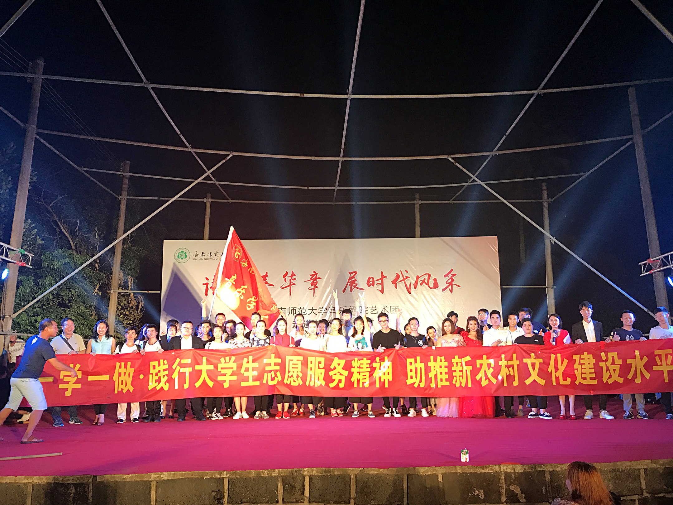 乐玩（中国）艺术团走进龙桥镇王廷村 文化春雨润乡村